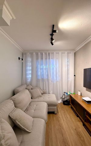 Casa à venda com 160m², 4 quartos e 2 vagas Casa à venda com 160m², 4 quartos e 2 vagasSala