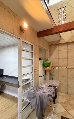 Casa à venda com 160m², 4 quartos e 2 vagas Casa à venda com 160m², 4 quartos e 2 vagasQuintal