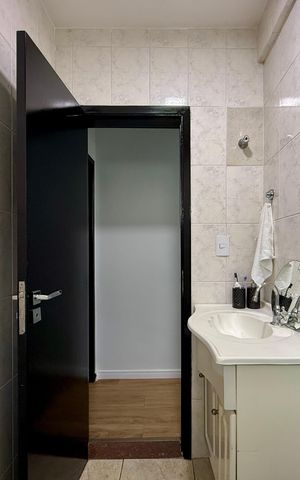 Casa à venda com 160m², 4 quartos e 2 vagas Casa à venda com 160m², 4 quartos e 2 vagasBanheiro Social