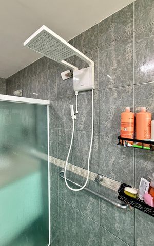 Casa à venda com 160m², 4 quartos e 2 vagas Casa à venda com 160m², 4 quartos e 2 vagasBanheiro Suíte