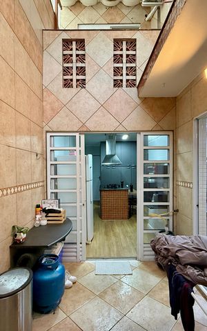 Casa à venda com 160m², 4 quartos e 2 vagas Casa à venda com 160m², 4 quartos e 2 vagasQuintal