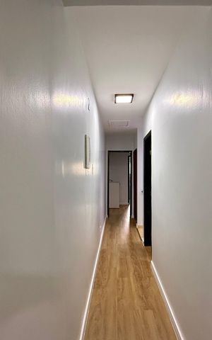 Casa à venda com 160m², 4 quartos e 2 vagas Casa à venda com 160m², 4 quartos e 2 vagasCorredor Quartos