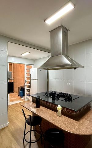 Casa à venda com 160m², 4 quartos e 2 vagas Casa à venda com 160m², 4 quartos e 2 vagasCozinha