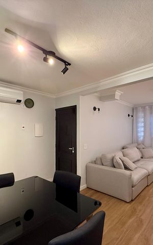 Casa à venda com 160m², 4 quartos e 2 vagas Casa à venda com 160m², 4 quartos e 2 vagasSala