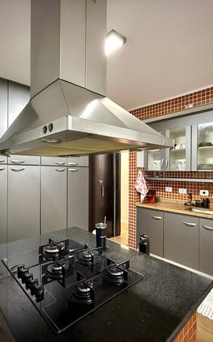 Casa à venda com 160m², 4 quartos e 2 vagas Casa à venda com 160m², 4 quartos e 2 vagasCozinha