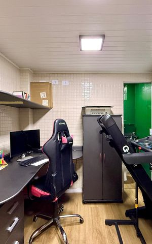 Casa à venda com 160m², 4 quartos e 2 vagas Casa à venda com 160m², 4 quartos e 2 vagasQuarto de Serviço