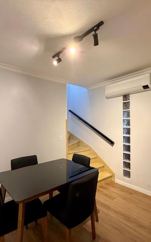 Casa à venda com 160m², 4 quartos e 2 vagas Casa à venda com 160m², 4 quartos e 2 vagasSala