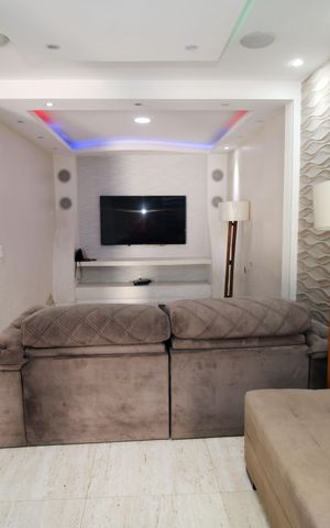 Casa à venda com 600m², 4 quartos e 7 vagasSala