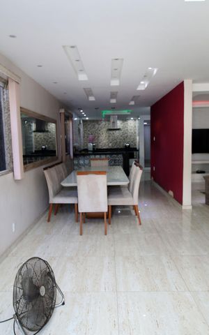 Casa à venda com 600m², 4 quartos e 7 vagasSala