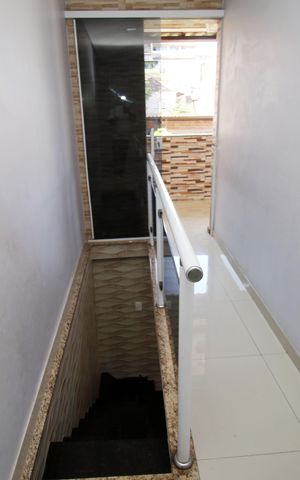 Casa à venda com 600m², 4 quartos e 7 vagasSala - Escada