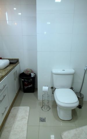 Casa à venda com 600m², 4 quartos e 7 vagasBanheiro da Suíte 1