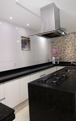 Casa à venda com 600m², 4 quartos e 7 vagasCozinha