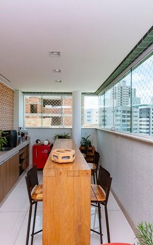Apartamento à venda com 140m², 4 quartos e 3 vagas Apartamento à venda com 140m², 4 quartos e 3 vagasVaranda da Sala