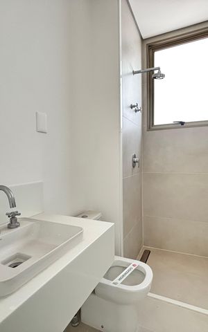 Apartamento à venda com 191m², 3 quartos e 3 vagas Apartamento à venda com 191m², 3 quartos e 3 vagasBanheiro da Suíte 1