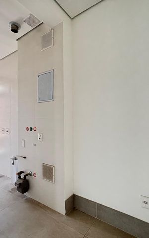 Apartamento à venda com 191m², 3 quartos e 3 vagas Apartamento à venda com 191m², 3 quartos e 3 vagasÁrea de Serviço