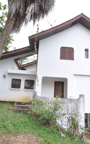 Casa à venda com 450m², 3 quartos e 3 vagasFachada