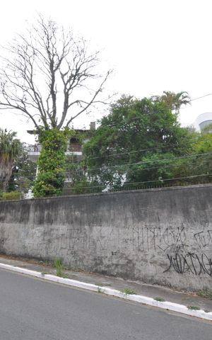 Casa à venda com 450m², 3 quartos e 3 vagasFachada