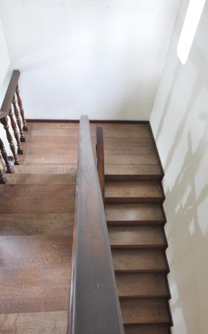 Casa à venda com 450m², 3 quartos e 3 vagasEscada