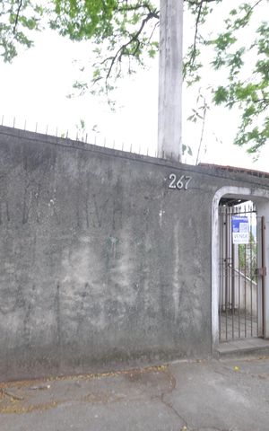 Casa à venda com 450m², 3 quartos e 3 vagasFachada