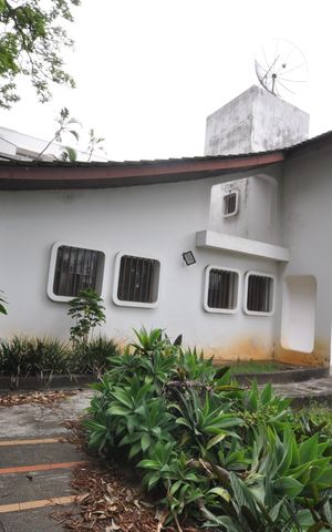 Casa à venda com 450m², 3 quartos e 3 vagasFachada