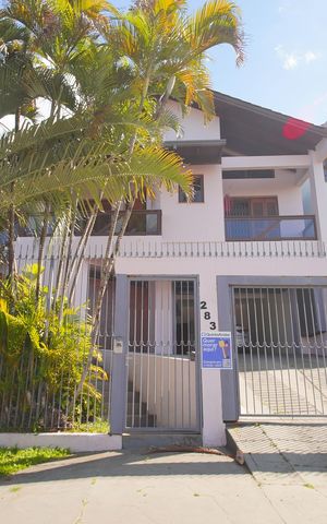 Casa para alugar com 415m², 4 quartos e 3 vagasFachada