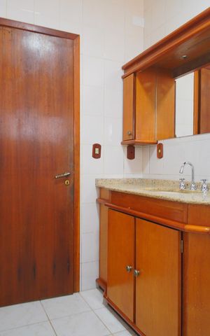 Casa para alugar com 415m², 4 quartos e 3 vagasBanheiro da Suíte