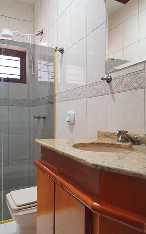 Casa para alugar com 415m², 4 quartos e 3 vagasBanheiro Social