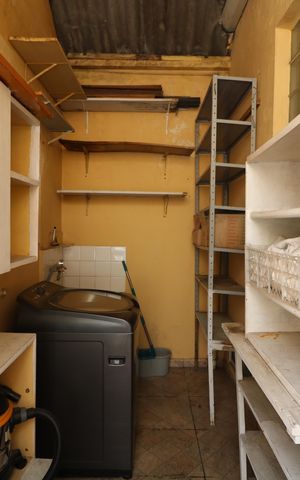 Casa à venda com 300m², 3 quartos e 3 vagasQuarto de Serviço