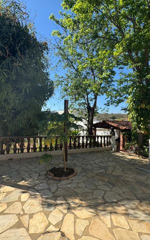 Casa à venda com 385m², 4 quartos e 8 vagasQuintal