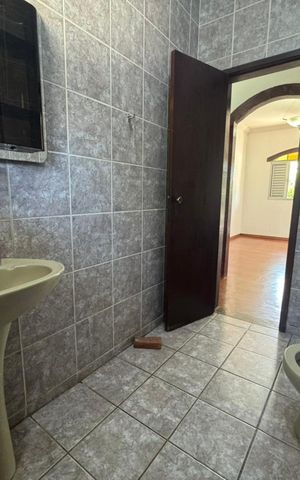 Casa à venda com 385m², 4 quartos e 8 vagasBanheiro da Suíte