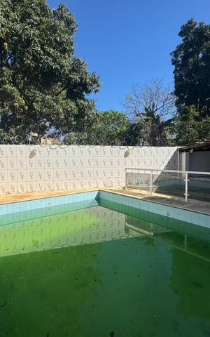 Casa à venda com 385m², 4 quartos e 8 vagasPiscina