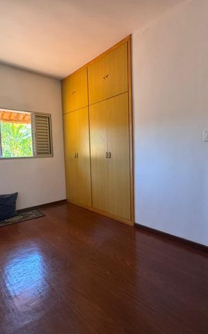 Casa à venda com 385m², 4 quartos e 8 vagasQuarto 2