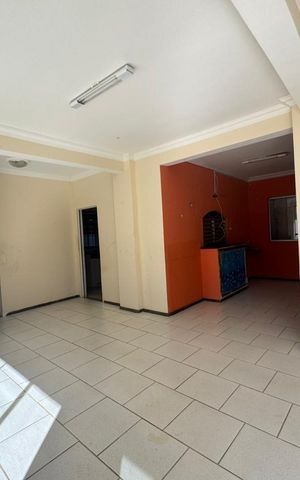Casa à venda com 385m², 4 quartos e 8 vagasSala