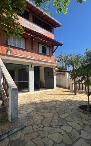 Casa à venda com 385m², 4 quartos e 8 vagasQuintal