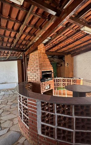 Casa à venda com 385m², 4 quartos e 8 vagasChurrasqueira