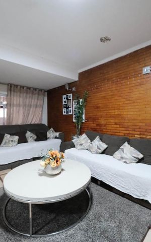 Casa à venda com 151m², 3 quartos e 2 vagasSala
