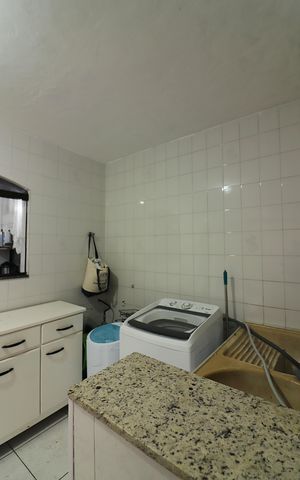 Casa à venda com 382m², 3 quartos e 6 vagasÁrea de Serviço
