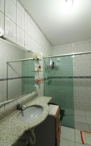 Casa à venda com 382m², 3 quartos e 6 vagasSuíte 1 Banheiro 