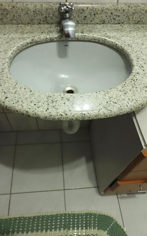 Casa à venda com 382m², 3 quartos e 6 vagasSuíte 1 Banheiro 
