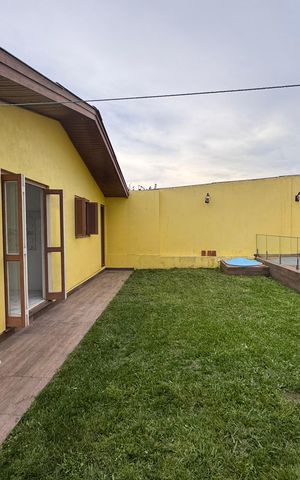 Casa à venda com 150m², 3 quartos e 3 vagas Casa à venda com 150m², 3 quartos e 3 vagasÁrea Externa