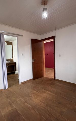 Casa à venda com 150m², 3 quartos e 3 vagas Casa à venda com 150m², 3 quartos e 3 vagasSuíte