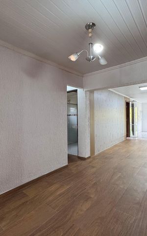 Casa à venda com 150m², 3 quartos e 3 vagas Casa à venda com 150m², 3 quartos e 3 vagasSala