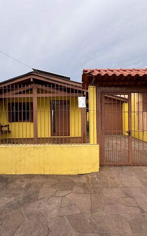 Casa à venda com 150m², 3 quartos e 3 vagas Casa à venda com 150m², 3 quartos e 3 vagasFachada