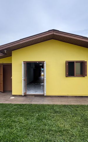 Casa à venda com 150m², 3 quartos e 3 vagas Casa à venda com 150m², 3 quartos e 3 vagasÁrea Externa