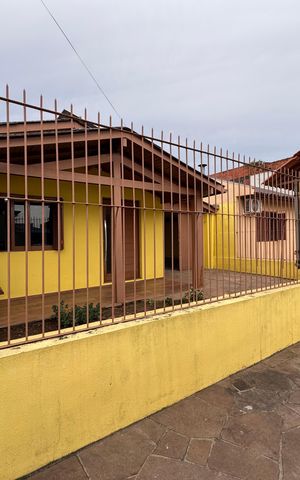 Casa à venda com 150m², 3 quartos e 3 vagas Casa à venda com 150m², 3 quartos e 3 vagasFachada