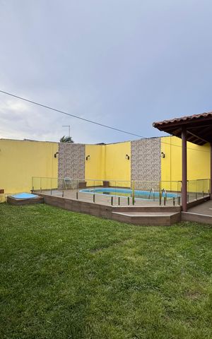 Casa à venda com 150m², 3 quartos e 3 vagas Casa à venda com 150m², 3 quartos e 3 vagasÁrea Externa