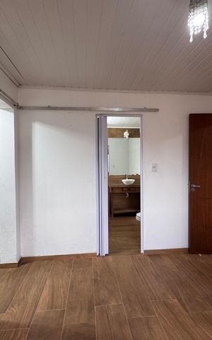 Casa à venda com 150m², 3 quartos e 3 vagas Casa à venda com 150m², 3 quartos e 3 vagasSuíte