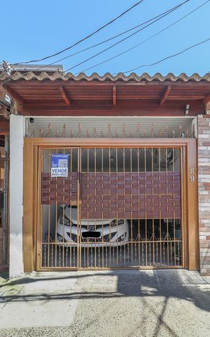 Casa à venda com 85m², 2 quartos e 1 vagaFachada - Plaquinha