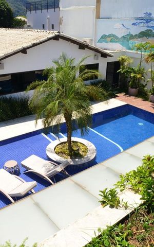 Casa de condomínio à venda com 675m², 4 quartos e 4 vagas Casa de condomínio à venda com 675m², 4 quartos e 4 vagasVista da Varanda
