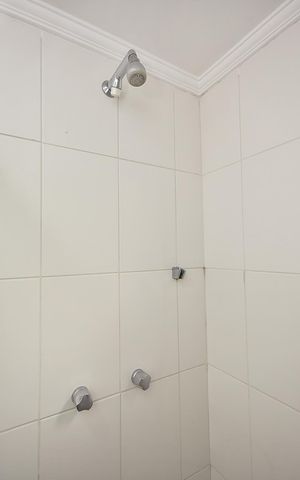 Apartamento à venda com 125m², 3 quartos e 2 vagasChuveiro da Suíte 1